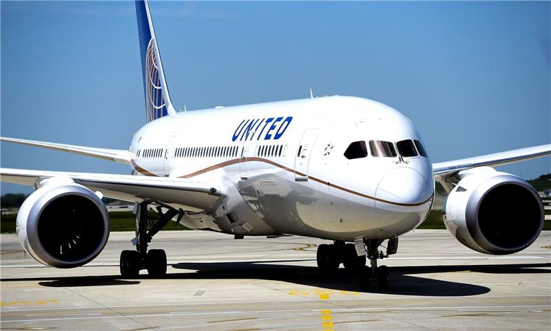 United Airlines bestellt bei Boeing 100 Großraumjets Eine Boeing 787 Dreamliner der United Airlines mit mehr als 250 Personen an Bord am Flughafen in Chicago.