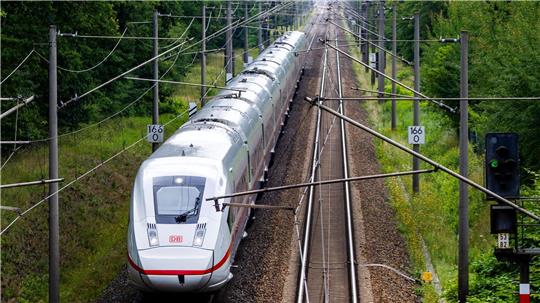 Eine Bombenentschärfung in Hannover hat den Fernverkehr beeinträchtigt. (Archivbild)