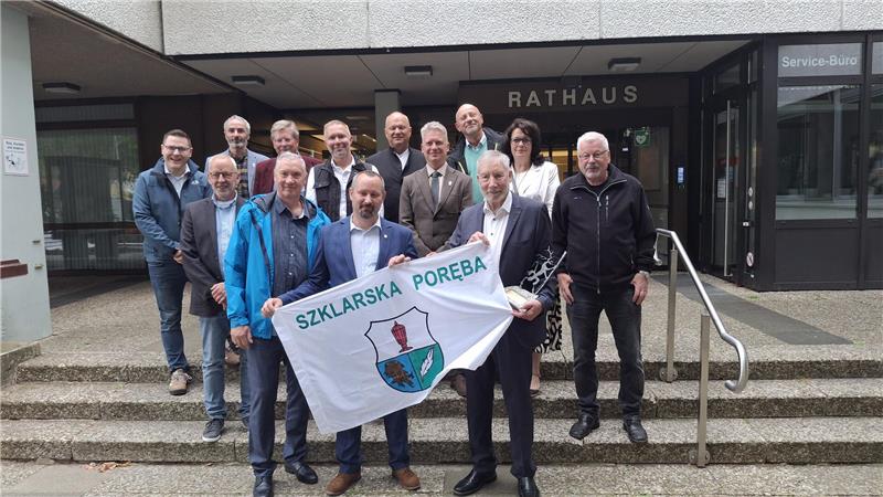 Lichterfest: Bad Harzburg besiegelt Partnerschaft mit Jarville Eine Delegation aus Szklarska Poreba mit Bürgermeister Pawel Poblonski (vorn links) besucht Bad Harzburg.