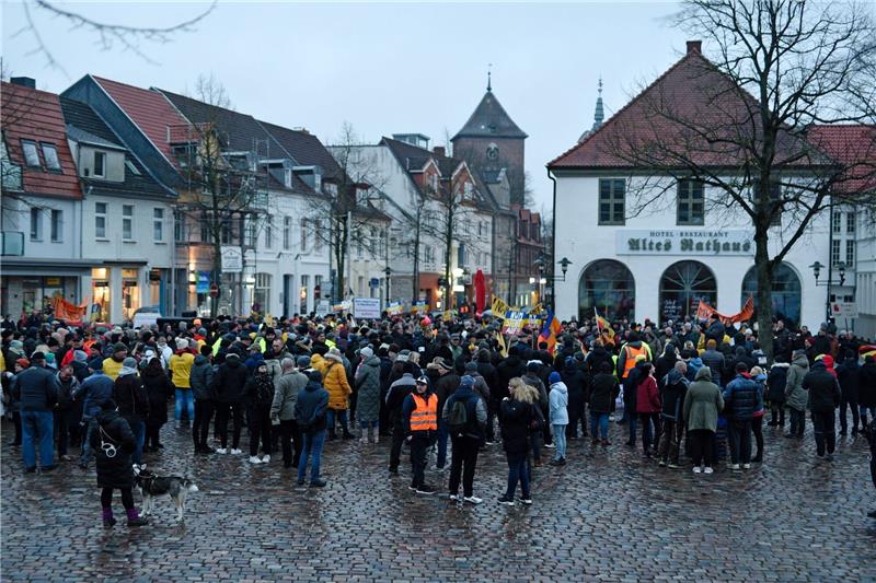 Eine Demonstration unter dem Motto «Upahl muss sich wehren» in Grevesmühlen.