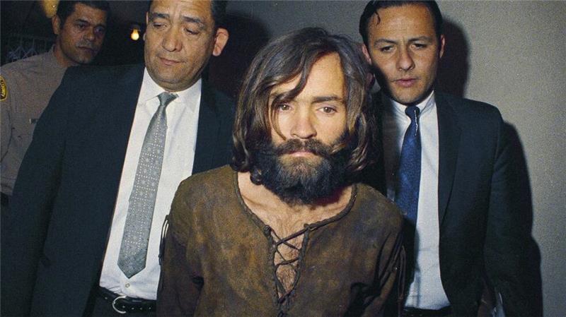 Eine Doku-Serie über Charles Manson enthält bisher unveröffentlichte Telefonate mit dem früheren Sektenführer. (Archivbild) 
