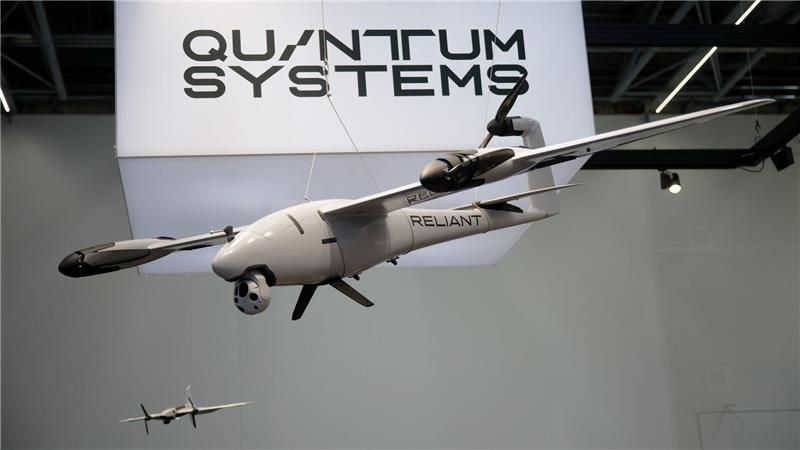 Eine Drohne am Messestand von Quantum Systems.