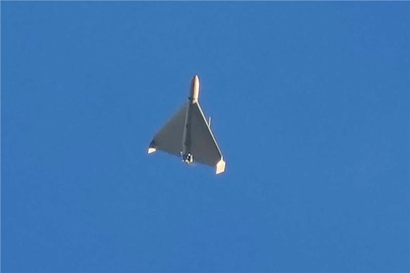 Iran räumt erstmals Drohnenlieferung an Russland ein Eine Drohne ist am Himmel zu sehen, wenige Sekunden bevor sie auf Gebäude in Kiew geschossen hat.
