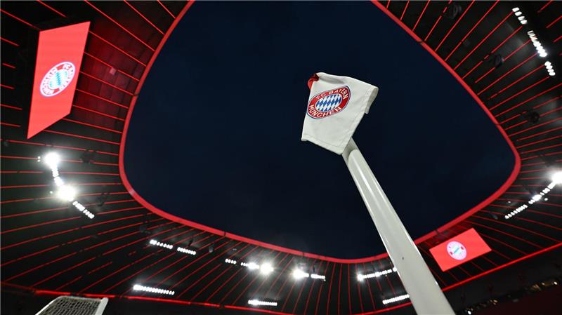 Bilde des Tages Eine Eckfahne mit dem Logo des FC Bayern München vor dem Spiel gegen den FC Brügge.