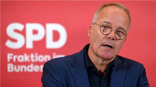 Eine Einigung beim Verbrenner-Aus steht laut SPD-Fraktionschef Miersch bevor. (Archivbild)