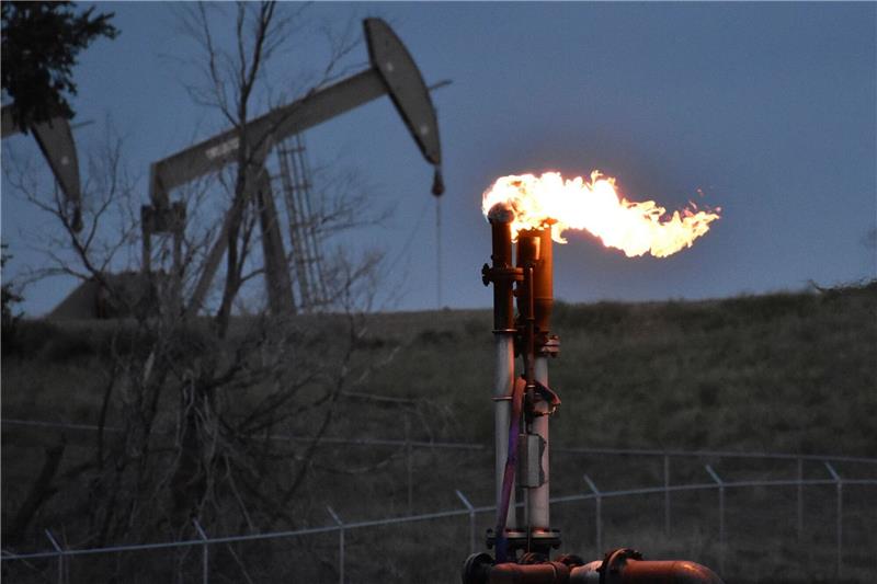 Methan - Lecks in Öl- und Gasindustrie sind Riesenproblem Eine Fackel zur Verbrennung von Methan aus der Ölförderung. Das Treibhausgas entsteht unter anderem in der Öl-, Gas- und Kohleindustrie.
