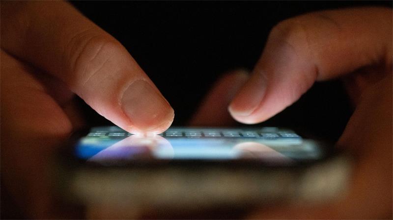 Eine Fanszene feiert Amokläufer und Attentäter im Netz. (Symbolbild)