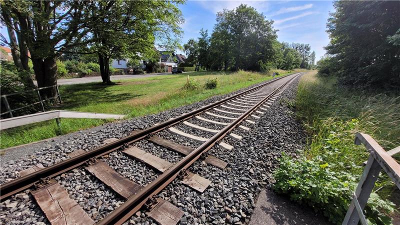 Eine Fläche an der Bruchstraße im Südosten Harlingerodes, gleich neben der Bahnbrücke, wäre einer der beiden potenziellen Standorte für einen Haltepunkt.