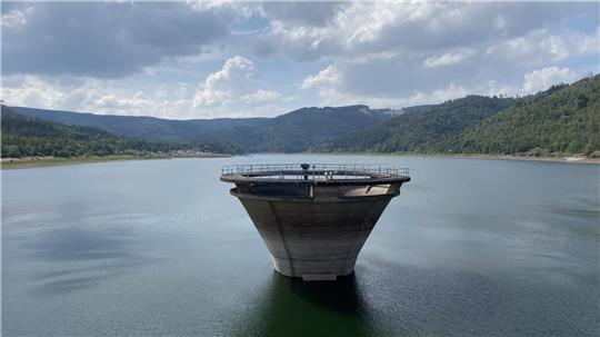 Eine Folge der Trockenheit: Die Innerstetalsperre bei Langelsheim ist aktuell nur zur Hälfte gefüllt.