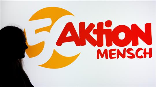 Eine Frau aus dem Landkreis Goslar darf sich bei der „Aktion Mensch“ über einen Gewinn von 1 Million Euro freuen. Foto: picture alliance / dpa | Lukas Schulze