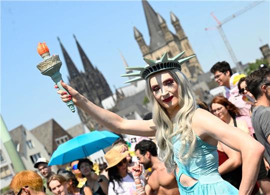 Eine Freiheitsstatue in Köln.