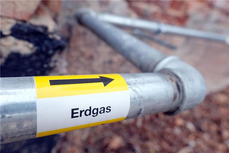 Gaspreis: Tiefster Stand seit fast zwei Jahren Eine Gasleitung ist auf einer Baustelle zu sehen. Eine Überversorgung mit Erdgas lässt die Gaspreise in Europa sinken.