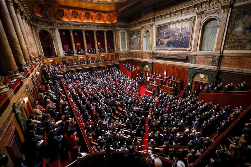 Frankreich verankert Recht auf Abtreibung in Verfassung Eine Gesamtansicht des Kongresses beider Kammern des Parlaments im Schloss von Versailles während der Rede von Gabriel Attal, Premierminister von Frankreich.