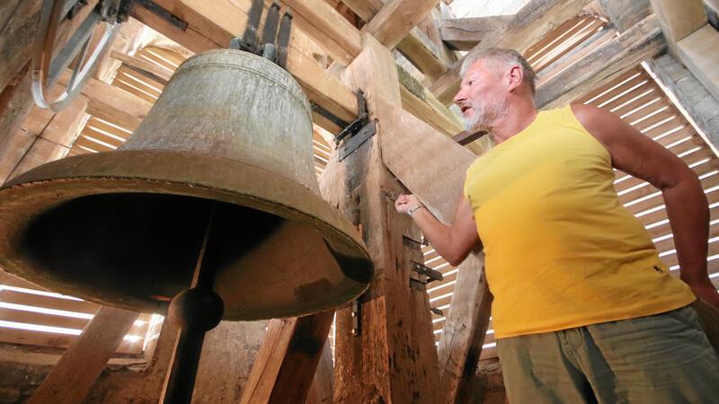 Hornburg lässt seine alten Fachwerkhäuser sprechen Eine Glocke ist der Kirche in Zilly noch verblieben – Axel König hat den Aufstieg gewagt.