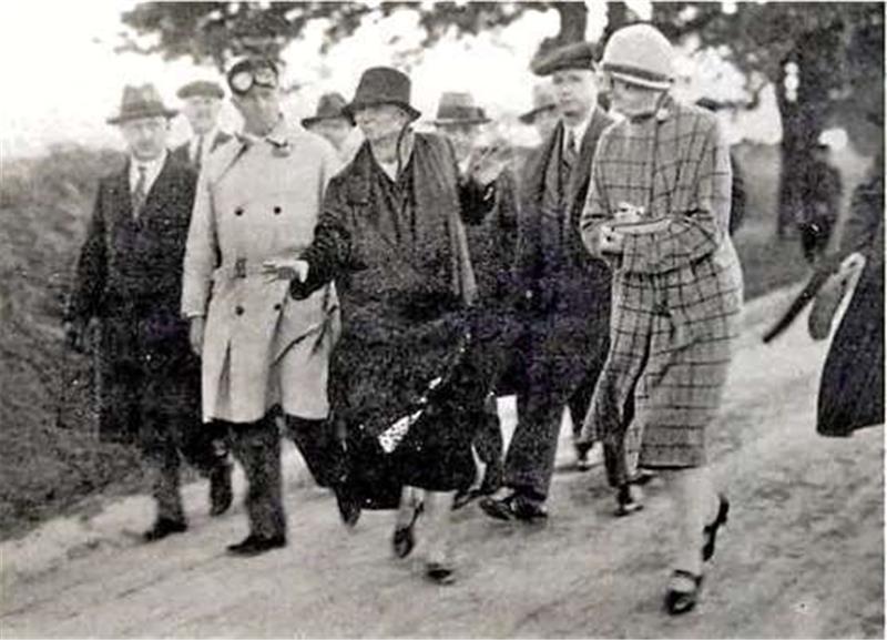 Mord-Ermittler ziehen eine Hellseherin hinzu Eine Hellseherin als Medium – aus „Okkultismus und Verbrechen“ von Albert Hellwig, Langenscheidt 1929.