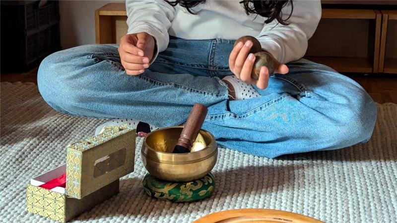 Kochen und Entspannen im Bad Harzburger Jugendtreff Eine Konzentrationsübung: Die Bälle tauschen Plätze.
