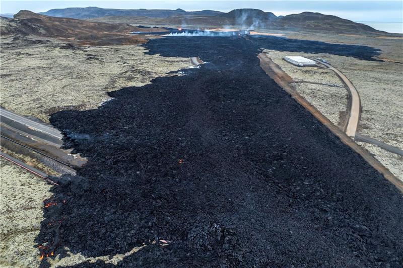 Vulkanausbruch auf Island: Im Moment keine Lava mehr Eine Luftaufnahme des Lavafelds mit der inaktiven südlichen Spalte neben der Stadt Grindavik.