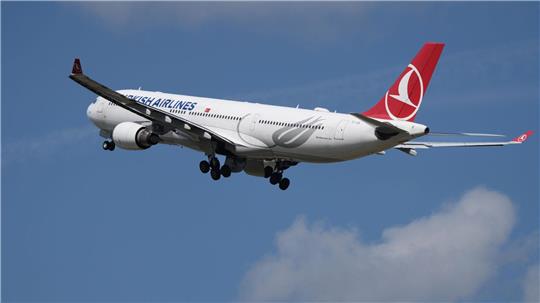 Eine Maschine von Turkish Airlines musste in Barcelona wegen einer „Gefahr an Bord“ notlanden. (Archiv-Bild)