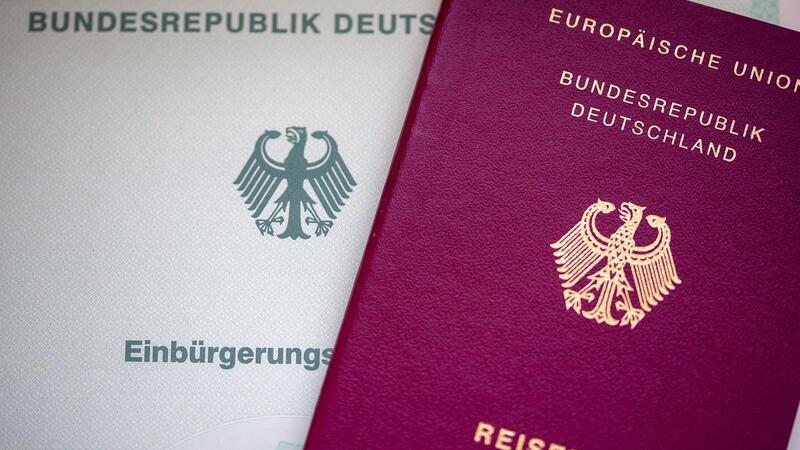 Gebühren veruntreut - Schaden höher als bislang bekannt Eine Mitarbeiterin der Ausländerbehörde soll Gebühren veruntreut haben. (Symbolfoto)