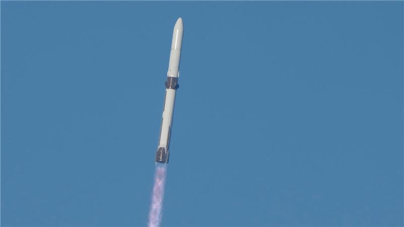 Eine „New Glenn“ Rakete des Weltraumunternehmens Blue Origin hebt vom Launch Complex 36 der Cape Canaveral Space Force Station ab.