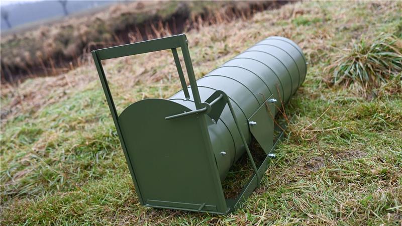 Eine Nutria-Falle liegt bei einem Pressetermin des Landkreises Emsland.