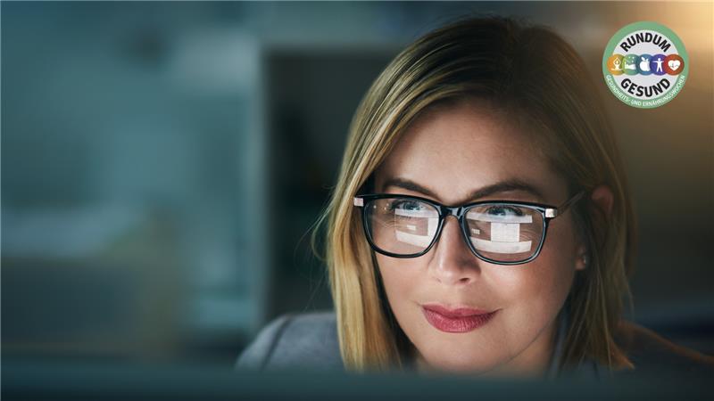 Mit fitten Augen vor dem Bildschirm Eine PC-Brille ist immer eine Einstärkenbrille. Die falsche Sehhilfe kann zu Nackenproblemen führen. Foto: iStock