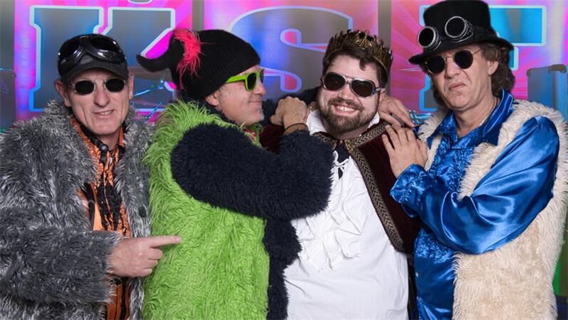 King Seppys Flokatis feiern am Okerteich in Altenau Eine „Partyband der Extraklasse“, so nennen sich die King Seppys Flokatis selbst.