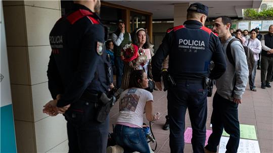Eine Politikerin sprach von einem „absoluten Drama“ und einem „Versagen des Staates“.