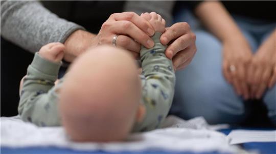 Eine RSV-Infektion ist bei Säuglingen und Kindern in Deutschland die häufigste Ursache von Erkrankungen der unteren Atemwege. (Symbolbild)