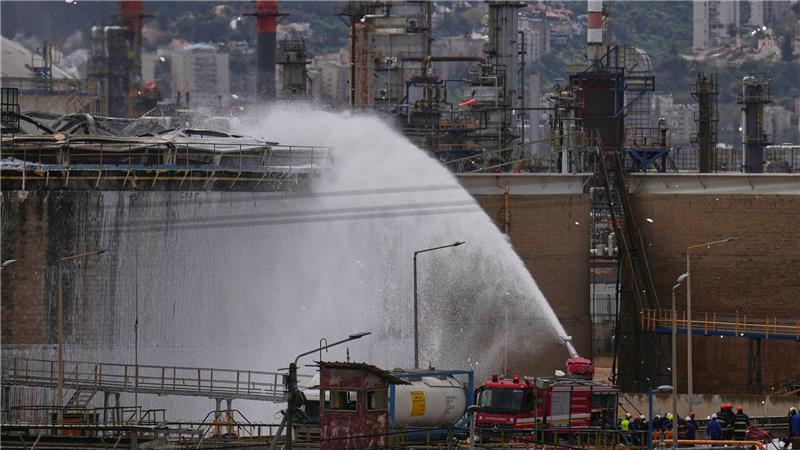 Eine Raffinerie im israelischen Haifa wurde Ziel eines iranischen Raketenangriffs.