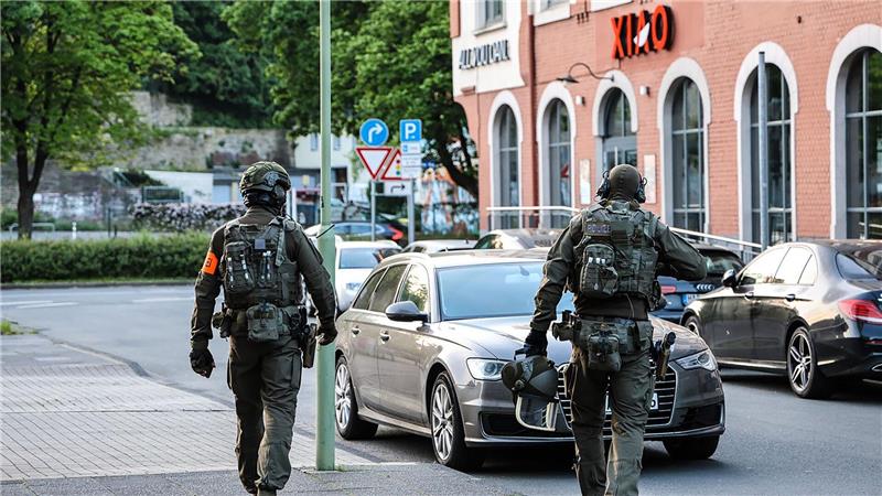 Eine Razzia gegen mutmaßliche Drogen- und Waffenhändler in vier Bundesländern hat auch ein Mehrfamilienhaus in Hagen in den Fokus genommen. 