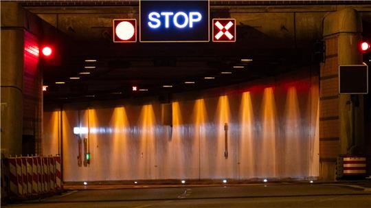 Eine Röhre des Tunnels ist derzeit gesperrt. (Symbolbild)