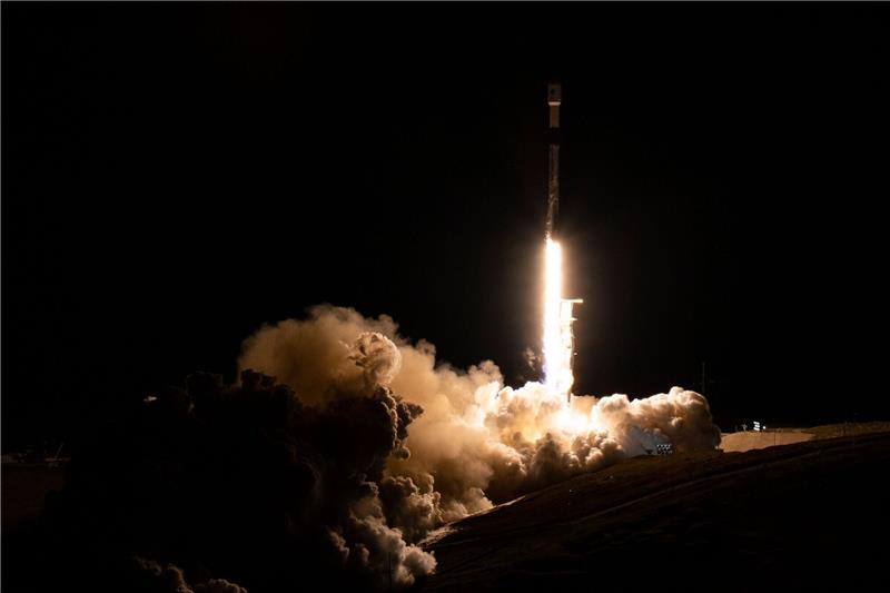 Wasser-Beobachtungs-Satellit der Nasa gestartet Eine SpaceX-Rakete mit dem Surface Water and Ocean Topography-Satelliten hebt von der Vandenberg Space Force Base in Kalifornien ab. Mit einem neuen Satelliten will die US-Raumfahrtbehörde Nasa erstmals fast alle Wasserflächen auf der Erde vermessen.