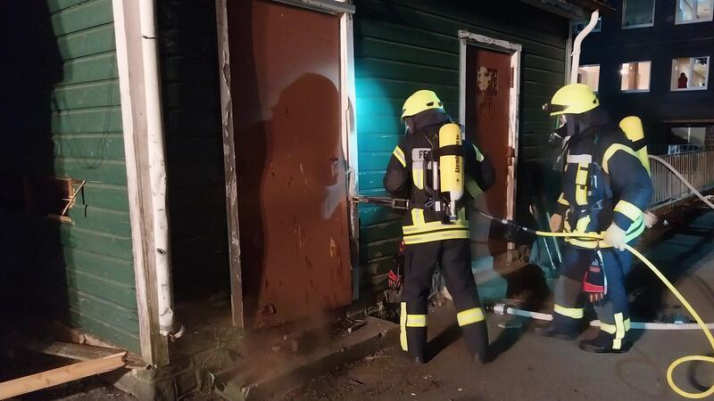 Ermittlungserfolg nach Brand: Polizei verhaftet Mann in Clausthal Eine Stunde dauern die Löscharbeiten in der Graupenstraße an.