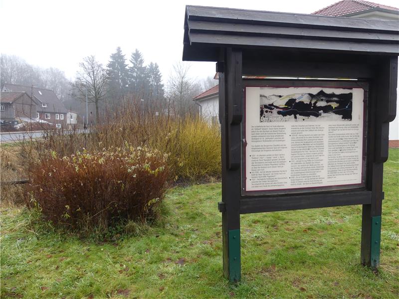 Eine Tafel am Kreisel informiert heute über den Horn- und den Zellbach.
