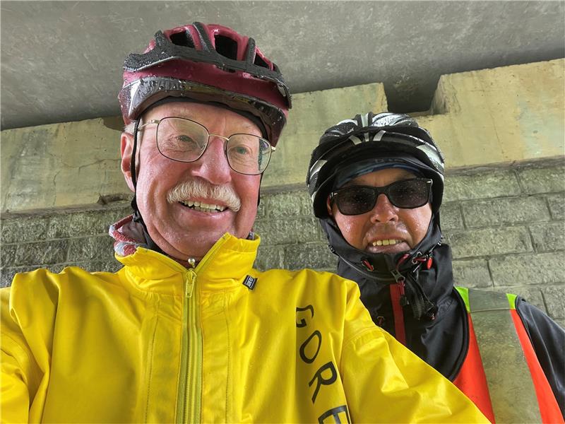 Delegation aus Schladen in Süd-Frankreich zu Gast Eine Tour de France zum Partnerort Pays de Guîtres radeln (v. li.) Klaus-Dieter Bartels und Klaus-Dieter Brunke. Foto: Privat