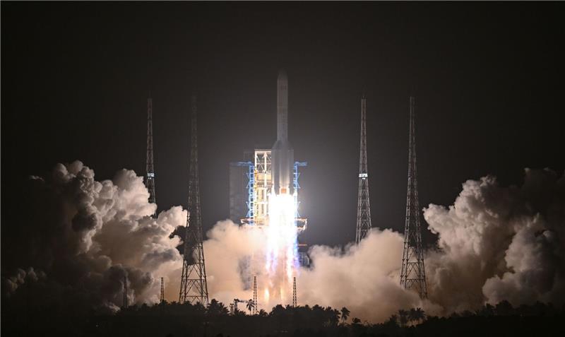 Rätselraten um chinesische Mond-Satelliten Eine Trägerrakete von Typ Langer-Marsch-5-Y7 startet von der Weltraumbahnhof Wenchang Spacecraft Launch Site in der südchinesischen Provinz Hainan.
