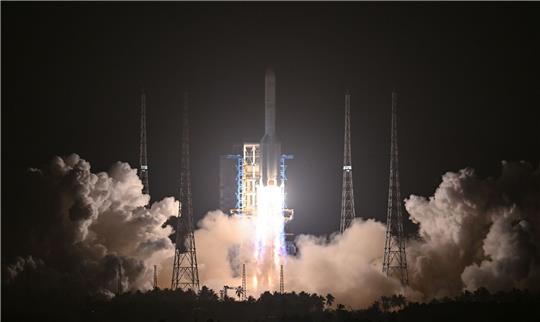 Eine Trägerrakete von Typ Langer-Marsch-5-Y7 startet von der Weltraumbahnhof Wenchang Spacecraft Launch Site in der südchinesischen Provinz Hainan.