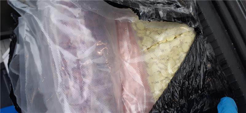 Drogenfund auf der A2: Drei Kilo Ecstasy eingenäht in Kissen Eine Tüte mit gefundenen Ecstasy-Tabletten. Foto: Hauptzollamt Braunschweig