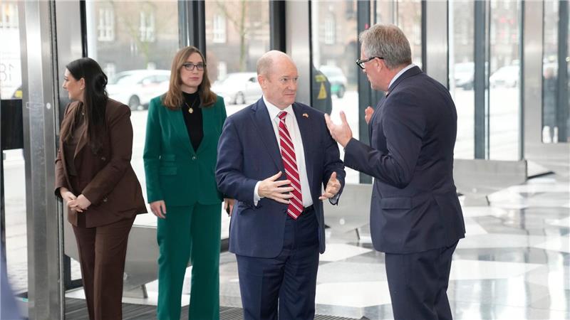 Eine US-Delegation kritisiert Trump beim Besuch in Dänemark. 