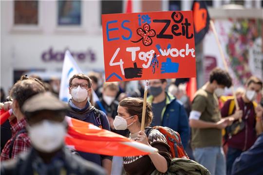 Eine Unternehmensberatung mit Sitz in Berlin will mindestens 50 Unternehmen von einem Vier-Tage-Woche-Projekt überzeugen.
