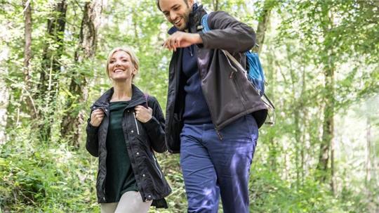 Eine Wanderung lässt sich besser genießen, wenn Kleidung und Gepäck stimmen.