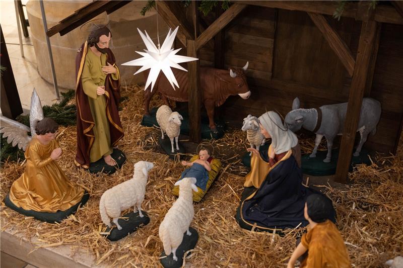 GZ-Adventsserie (7): Der große Traum von einer Krippe Eine Weihnachtskrippe ist auch in modernen Zeiten noch immer ein wunderbares Geschenk. Foto: dpa/Gentsch