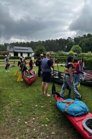 Eine Woche lang verbringen 17 Kinder und Jugendliche im Rahmen des Ferienpassprogramms in Mecklenburg-Vorpommern.