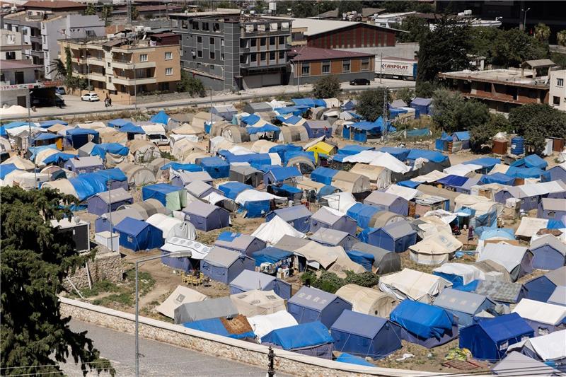 Ärzte: Erdbebenregion unzureichend auf Winter vorbereitet Eine Zeltstadt für die Überlebenden des Erdbebens im Stadtzentrum von Antakya wurde errichtet.