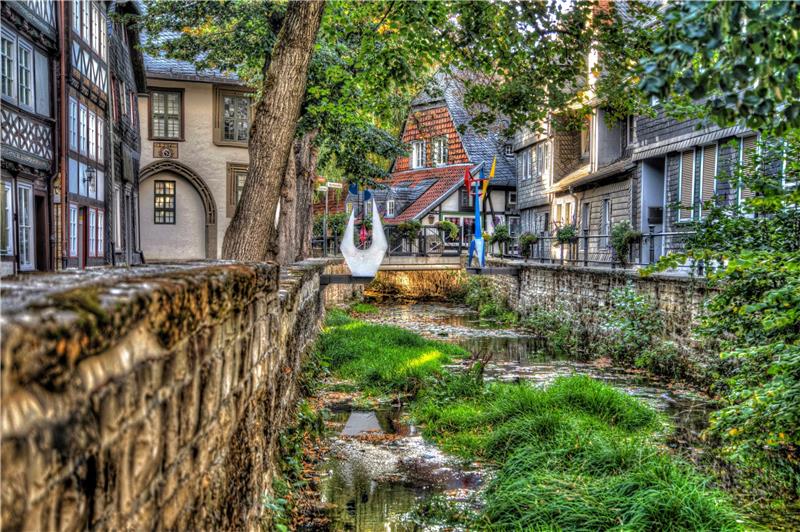Zehnter Fotokalender: Goslar ist in jedem Kleid ein Star Eine bei Gleisberg seltene Aufnahme ohne Himmel, wenn auch mit Spiegelungen. Foto: Gleisberg