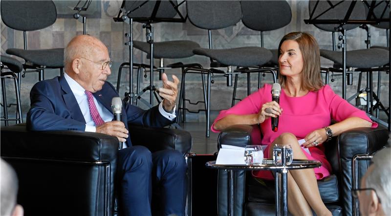 Eine biografische Reise im Interview: Hans-Joachim Tessner plaudert zu Fragen von NDR-Moderatorin Inka Schneider aus seinem Leben. Fotos: Epping