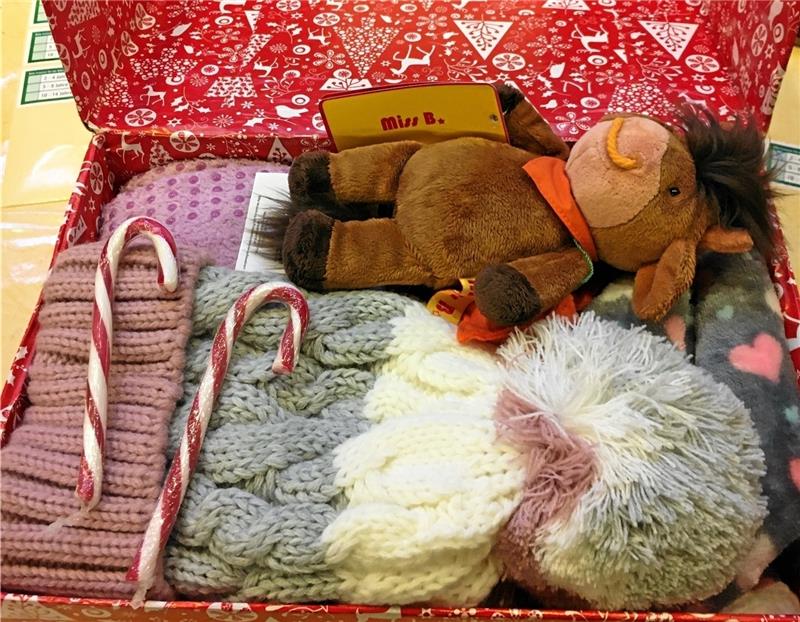 Schuhkarton-Aktion startet in Clausthal am 1. November Eine bunte Mischung für die Kinder.