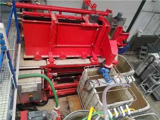 Eine frisch in Betrieb genommene Versuchsanlage der TU Clausthal zur Aufbereitung und Wiederverwertung von Gips.  Foto: Fenner