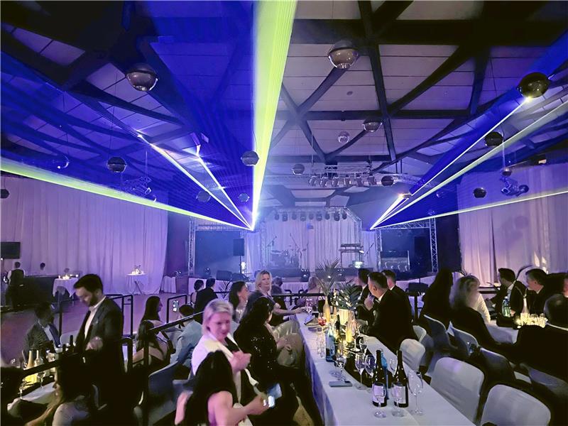 Frühlingsball: Braunlage tanzt durch 1001 Nacht Eine fulminante Licht- und Lasershow beeindruckt die Besucher im Kurgastzentrum. Foto: Eggers